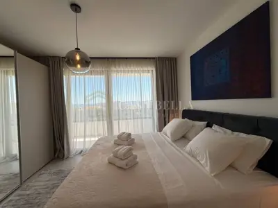 Kuća 257 m², Kaštel Novi - bazen i privatnost - 13