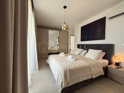 Kuća 257 m², Kaštel Novi - bazen i privatnost - 16