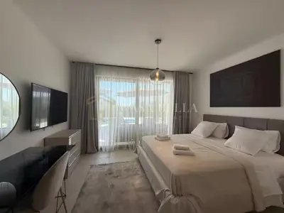 Kuća 257 m², Kaštel Novi - bazen i privatnost - 15