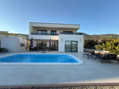 Kuća 257 m², Kaštel Novi - bazen i privatnost - 3
