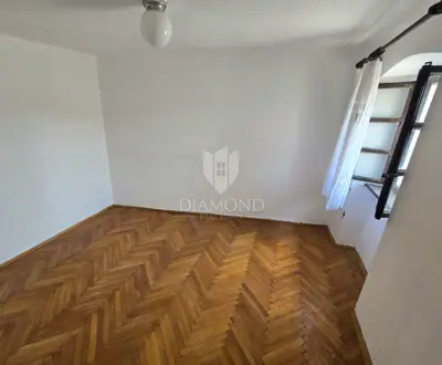 House 100 m², Jadranovo - quiet street near the sea