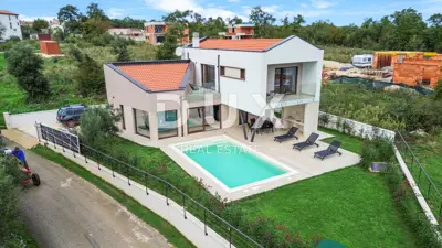 Vila 100 m², Krnica - bazen i pogled na more - 3