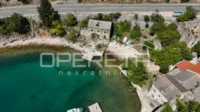 Kuća 140 m², Lisarica - dva veza u dvorištu - 9