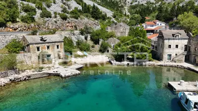 Kuća 140 m², Lisarica - dva veza u dvorištu - 6