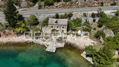 Kuća 140 m², Lisarica - dva veza u dvorištu - 11
