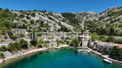 Kuća 140 m², Lisarica - dva veza u dvorištu - 8
