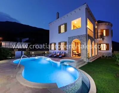 Kuća, Brač, 294 m², 1 750 000 €