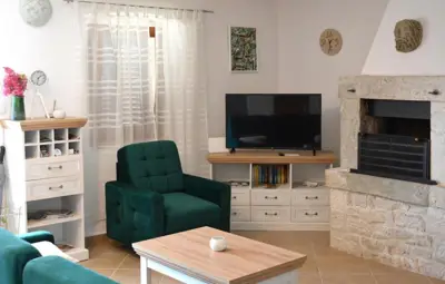 Completely renovated old stone house - 11