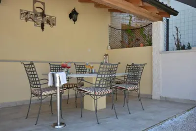 Completely renovated old stone house - 9
