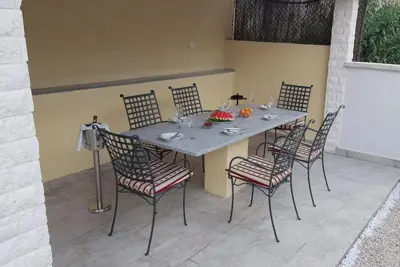 Completely renovated old stone house - 4