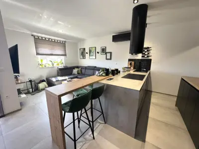 Pula - hervorragende neue Wohnung mit 3 Schlafzimmern, 2 Parkplätzen und Abstellraum