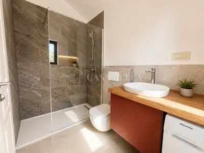 MARINIĆI - 1 Zimmer + Wohnzimmer, 45 m², Parkplatz, modern eingerichtet - ideal für Arbeiter - 6