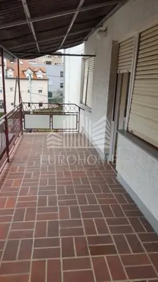 Haus 250 m², Gračani, an der Hauptverkehrsstraße und der Straßenbahnlinie - 16