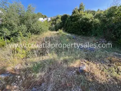 Zemljište 300 m², Otok Vis - pogled na Vis i luku - 3