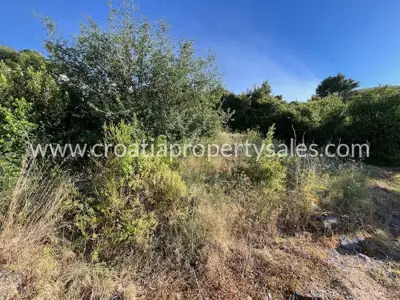 Zemljište 300 m², Otok Vis - pogled na Vis i luku - 2