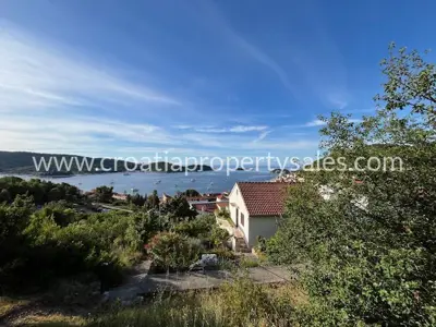 Land 300 m², Otok Vis - view of Vis and the harbor