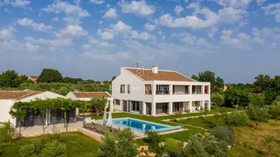 Vila 572 m², Svetvinčenat - privatnost i panoramski pogled - 5