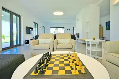 Vila 572 m², Svetvinčenat - privatnost i panoramski pogled - 16