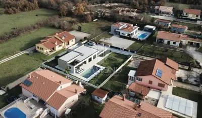 Haus 144 m², Labin - moderne ebenerdige Immobilie mit Pool