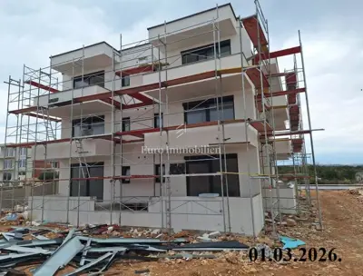Novalja - apartman s terasama i vrtom, novogradnja - 2