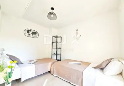 Haus 192 m², Lopar - Blick auf den Strand Rajska plaža - 9