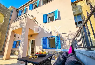 Haus 192 m², Lopar - Blick auf den Strand Rajska plaža