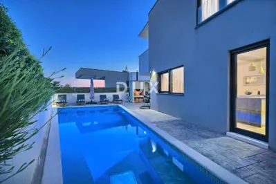 Villa 325.9 m², Podstrana - heated pool and sea view