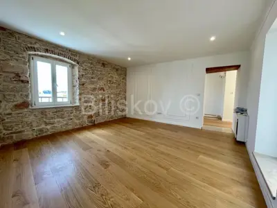 Verkauf, Šibenik, Luxuswohnung an der Riva, Meerblick