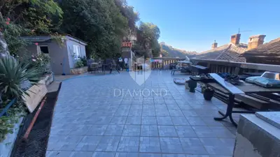 Stan u Rijeci, Centar - velika terasa i vrtna kućica