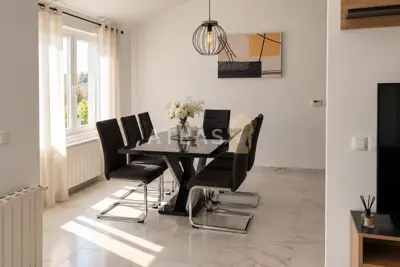 MALINSKA – 75 m², 2S POGLED NA MORE I PARKING