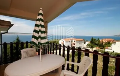 Kuća 696 m², Starigrad-Paklenica - 10 apartmana, 50 m od mora - 10