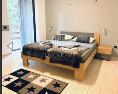 Kuća 696 m², Starigrad-Paklenica - 10 apartmana, 50 m od mora - 3