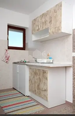 Kuća 696 m², Starigrad-Paklenica - 10 apartmana, 50 m od mora - 6