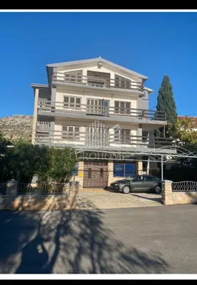 Kuća 696 m², Starigrad-Paklenica - 10 apartmana, 50 m od mora - 2