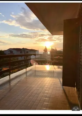 Kuća 696 m², Starigrad-Paklenica - 10 apartmana, 50 m od mora - 16