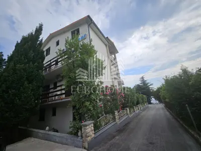 Kuća 696 m², Starigrad-Paklenica - 10 apartmana, 50 m od mora - 7