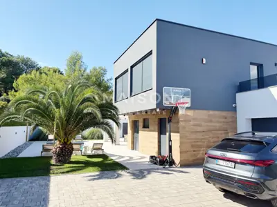 Haus zum Kauf in Centar, 250 m²