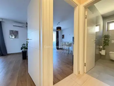 Kuća 160 m², Novalja - 4 apartmana, renovirana - 13