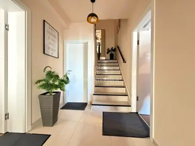 Kuća 160 m², Novalja - 4 apartmana, renovirana - 4