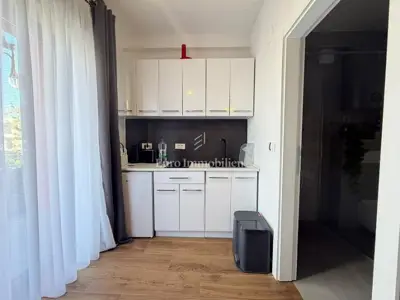 Kuća 160 m², Novalja - 4 apartmana, renovirana - 9