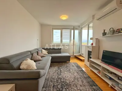 Umag, dvosobni stan nadomak centra grada
