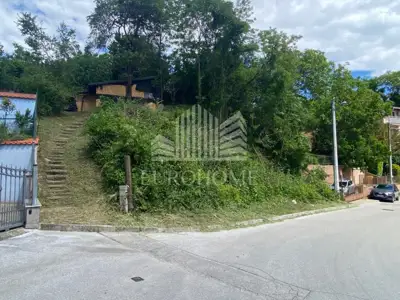 Baugrundstück 201 m², Grmoščica - mit Genehmigung für 2 Wohnungen