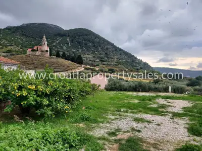 Građevinsko zemljište 856 m², Komiža - 250 m od centra