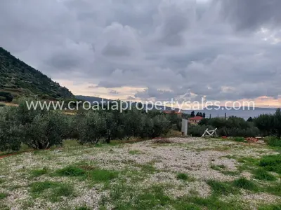 Građevinsko zemljište 856 m², Komiža - 250 m od centra - 2