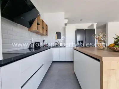 Vila 140 m², Makarska - luksuzna prizemnica s bazenom - 13
