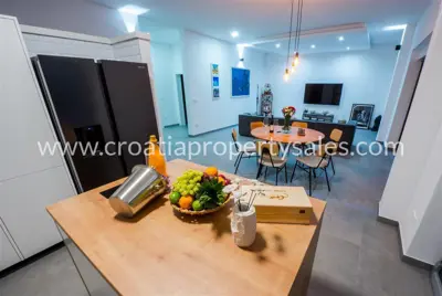 Vila 140 m², Makarska - luksuzna prizemnica s bazenom - 3