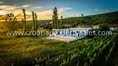 Vila 140 m², Makarska - luksuzna prizemnica s bazenom - 1