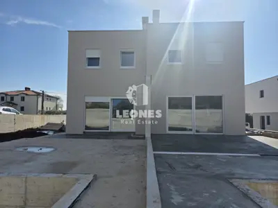 Haus 90 m², Savudrija, Pool und überdachte Terrasse - 2