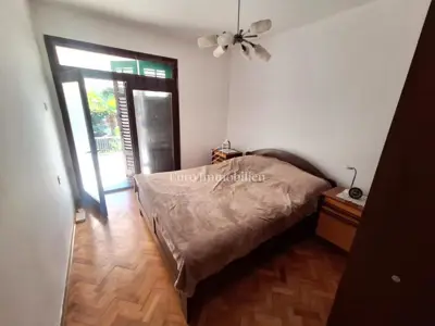 Kuća 145 m², Malinska - 2 dvosobna stana - 18