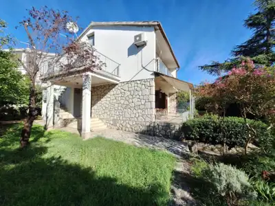 Kuća 145 m², Malinska - 2 dvosobna stana - 5